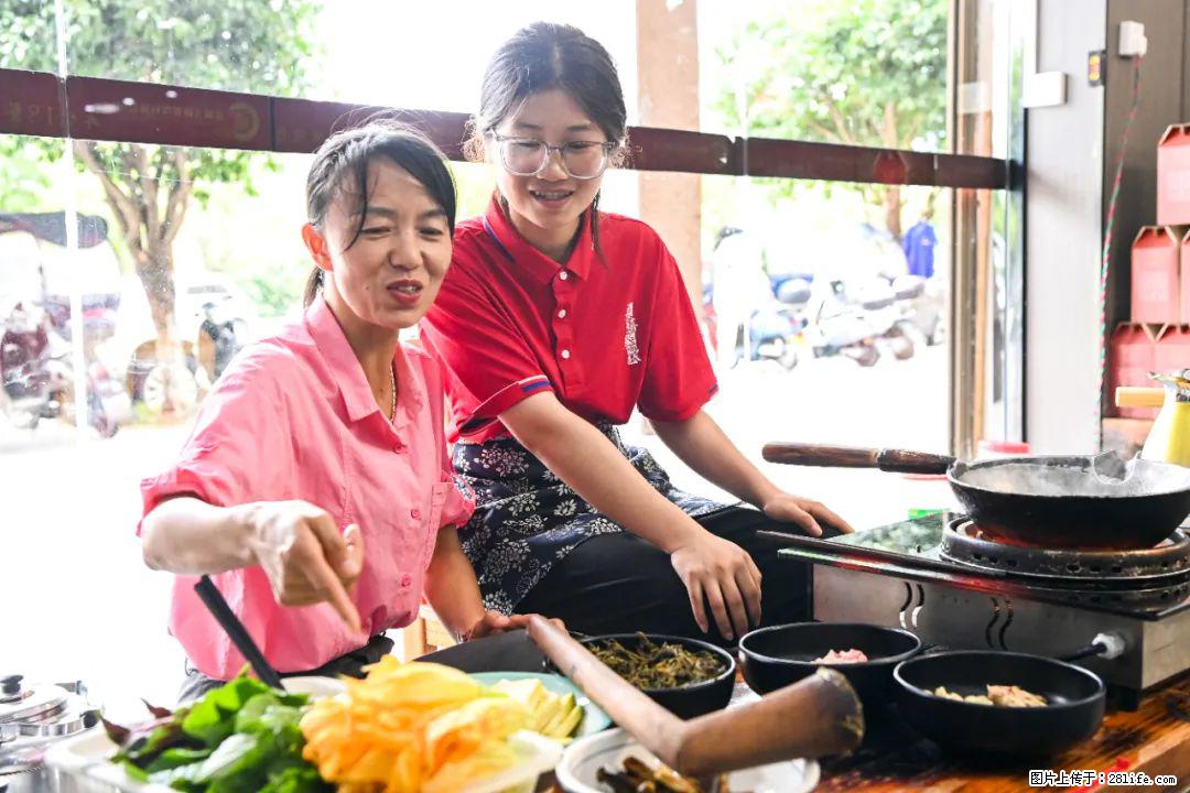 全网追的“扁担女孩”，找了一份暑假工，时薪12元 - 丽水生活资讯 - 丽水28生活网 lishui.28life.com